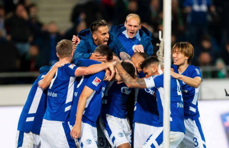 威廉希尔app-沙尔克04球员状态神勇，豪取连胜