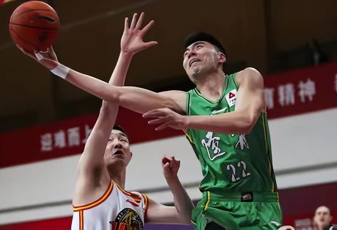 克服困难，CBA球队在赛场上勇往直前