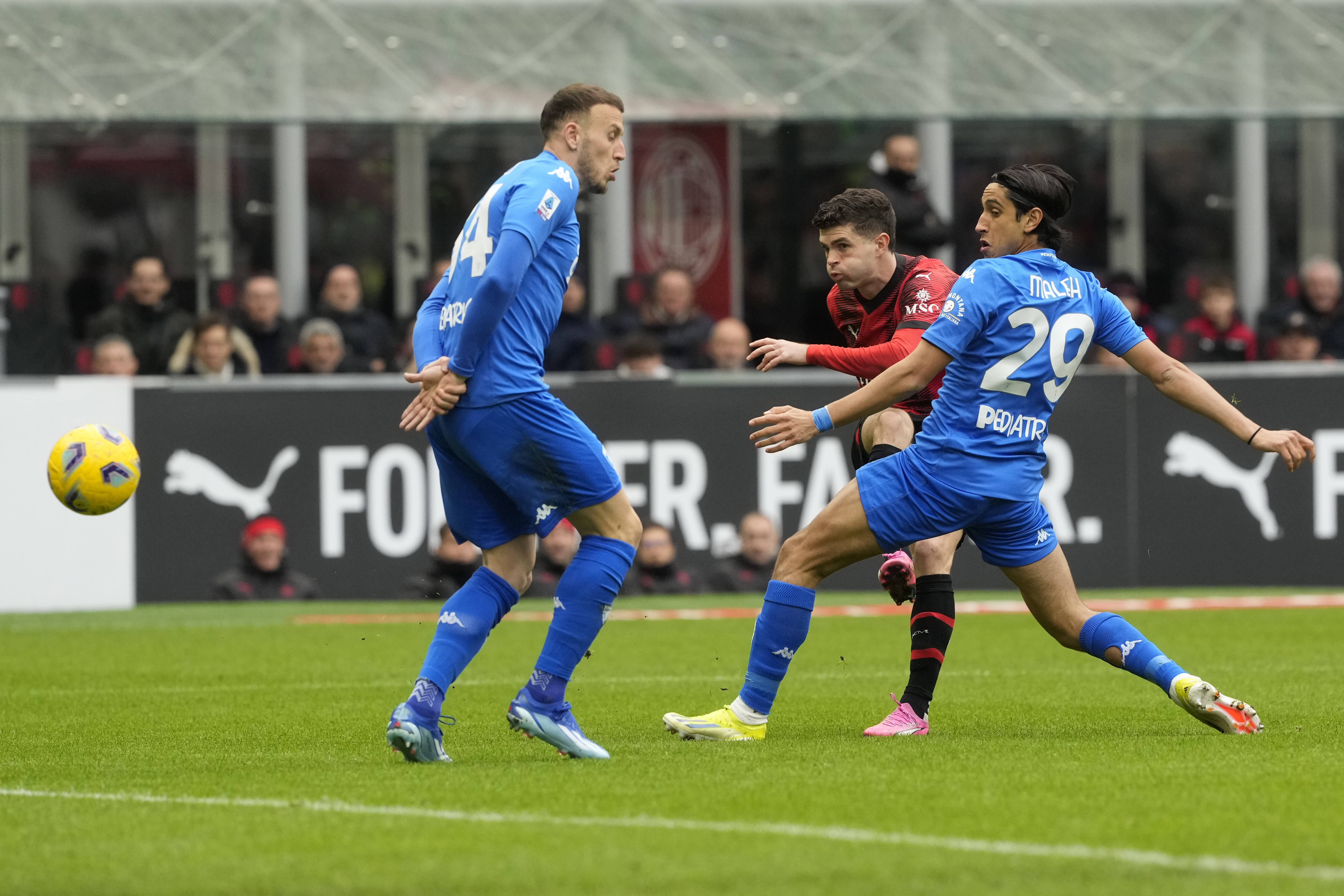 米兰球队备战欧洲足球比赛，备战艰难