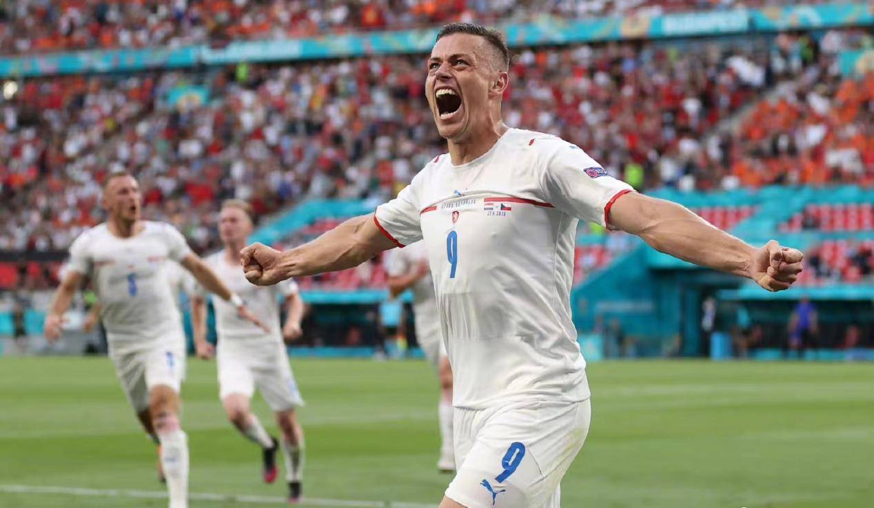 捷克队备战重要足球比赛，全力以赴