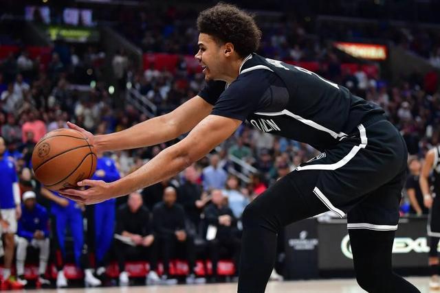 英国威廉希尔-篮网全明星球员受伤，球队在客场击败对手