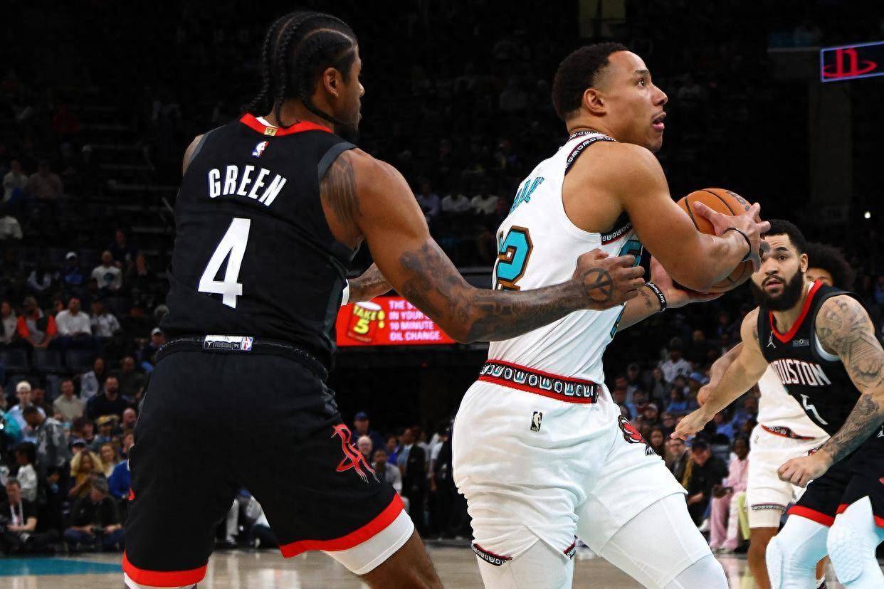 篮网全明星球员受伤，球队在客场击败对手