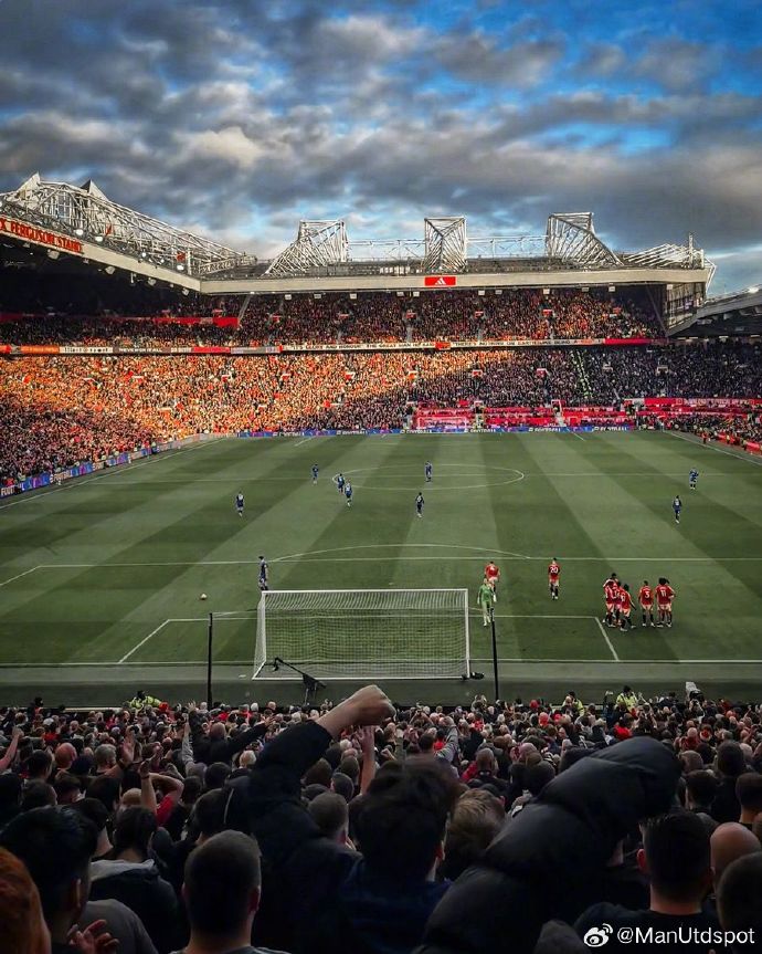 曼联客场挑战埃弗顿，决定取得新赛季的首场胜利