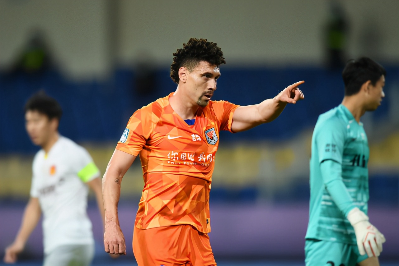 华夏幸福客场大败鲁能，士气低落