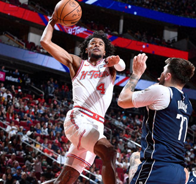 英国威廉希尔-火箭首度挑大梁！哈登肩负重担独当一面