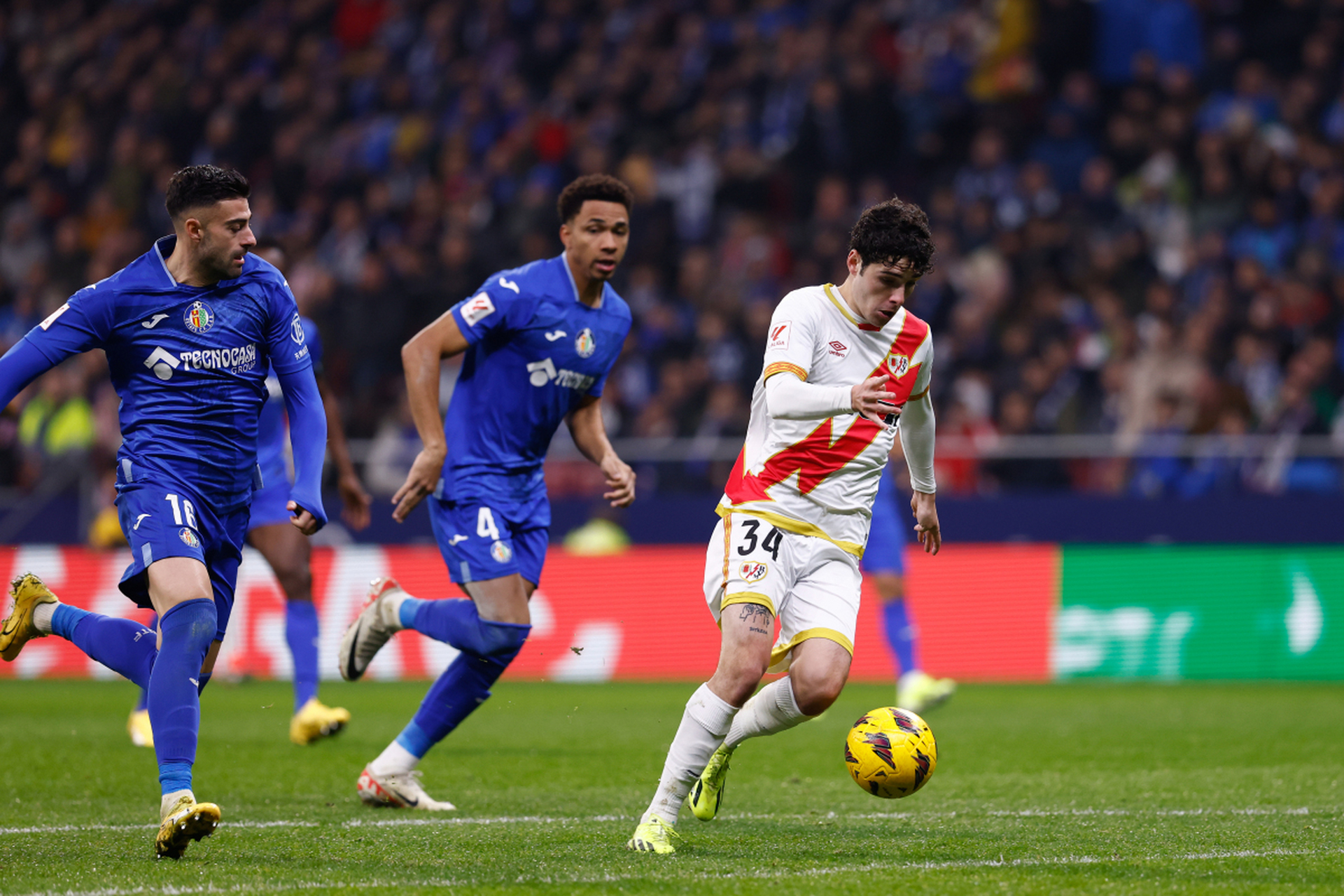 英国威廉希尔-阿尔梅里亚客场不敌对手，全神贯注保级