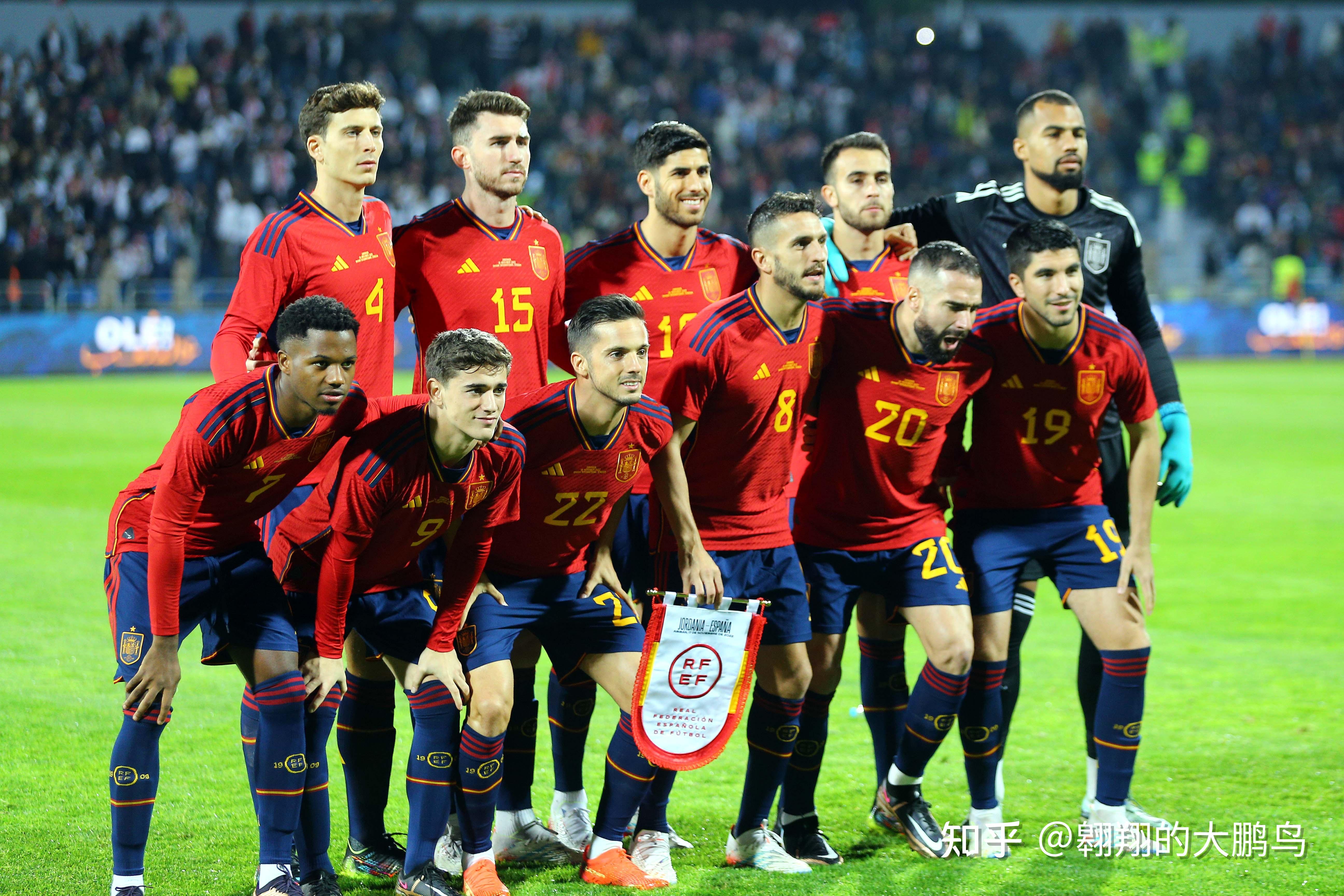 威廉希尔app-法甲劲旅重兵围堵，金牌球员频频传出转会传闻