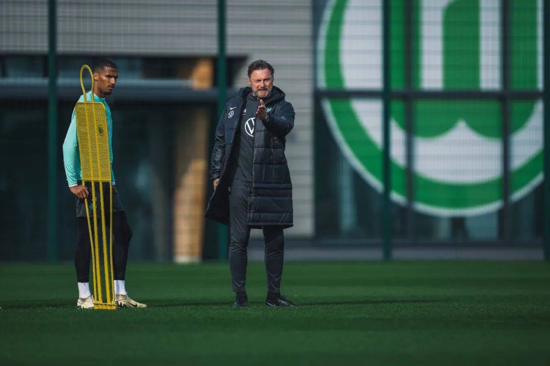 门兴格拉德巴赫客场被逆转,战绩波动 门兴格拉德巴赫客场被逆转,战绩波动