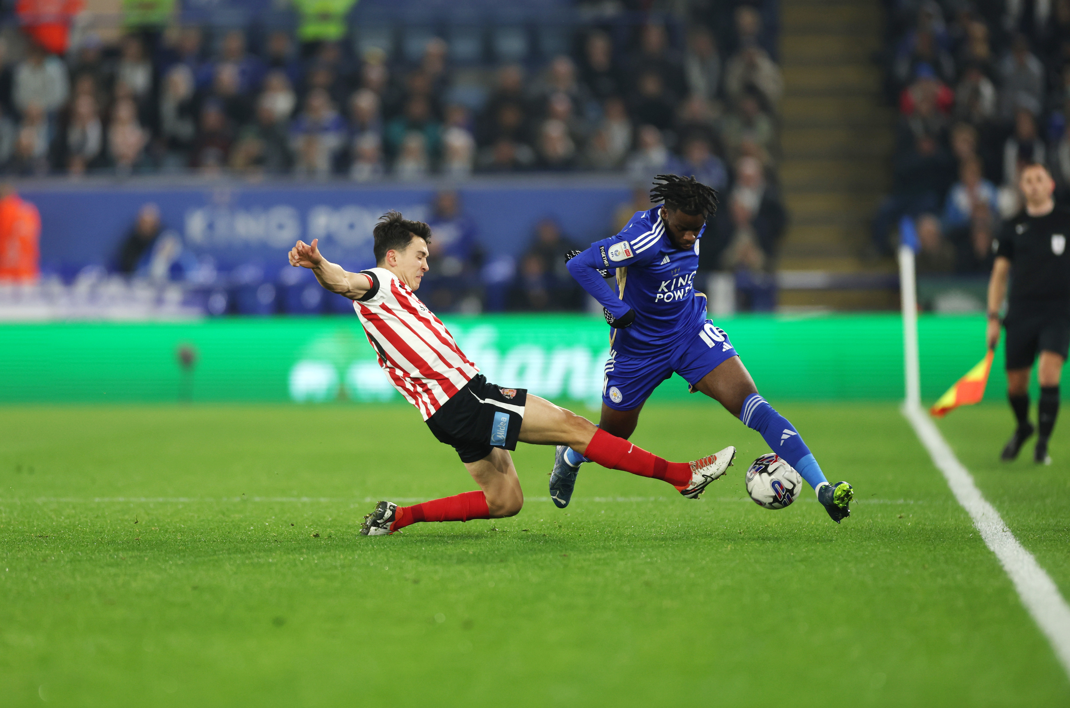 纽维尔特主场胜出,成功守住三分 纽维尔特主场胜出,成功守住三分