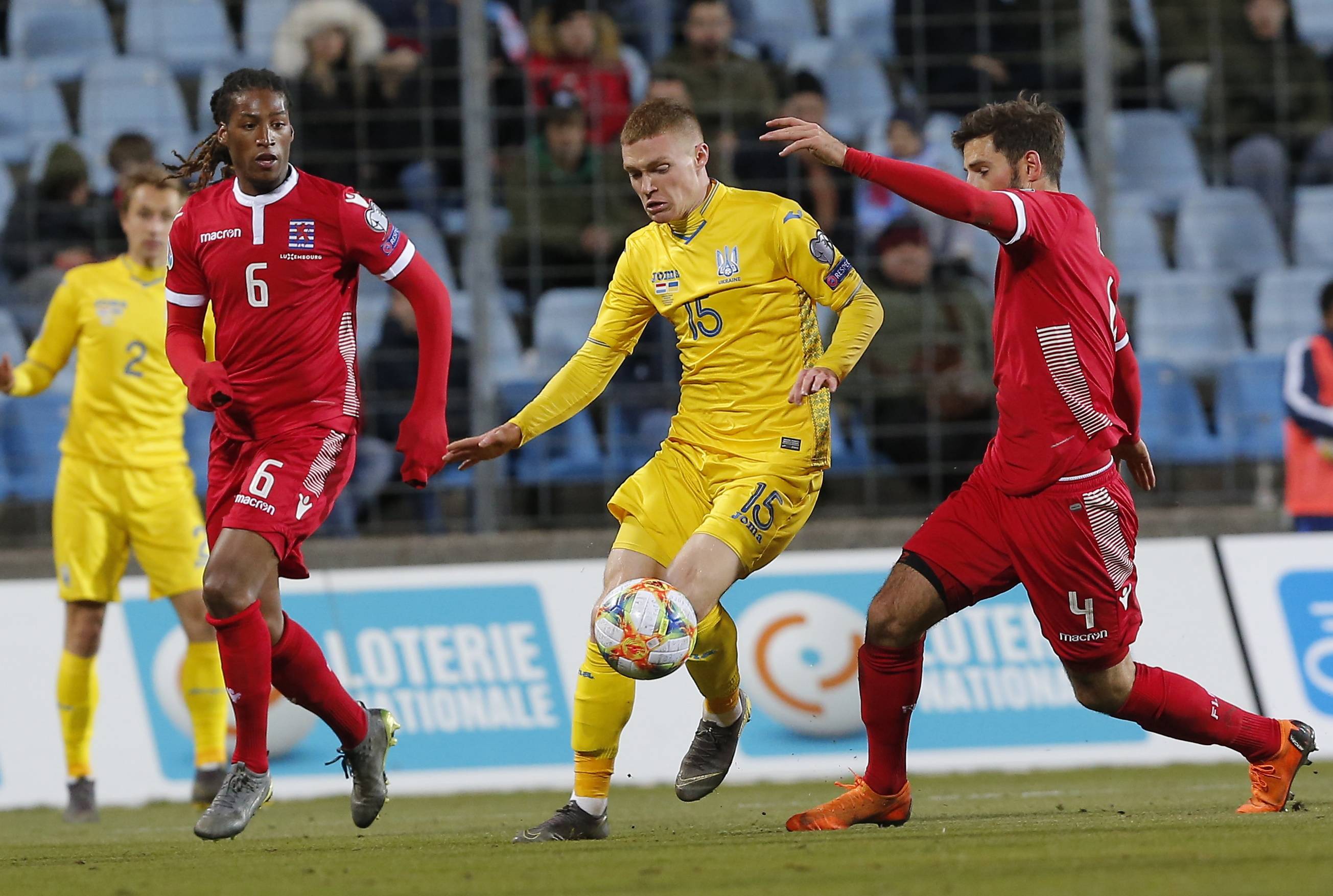 英国威廉希尔-波兰不敌斯洛伐克,小组出线形势严峻