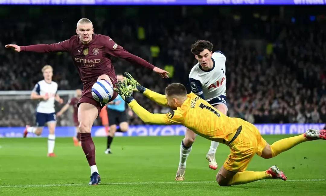 利物浦2比1击败对手，稳坐榜首位置