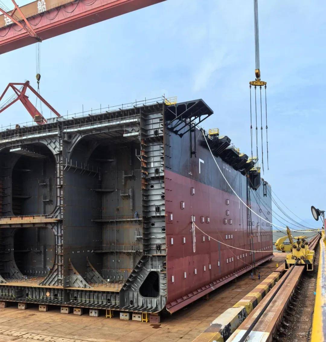 大连港10年内船舶共11次渐进式补给点安装
