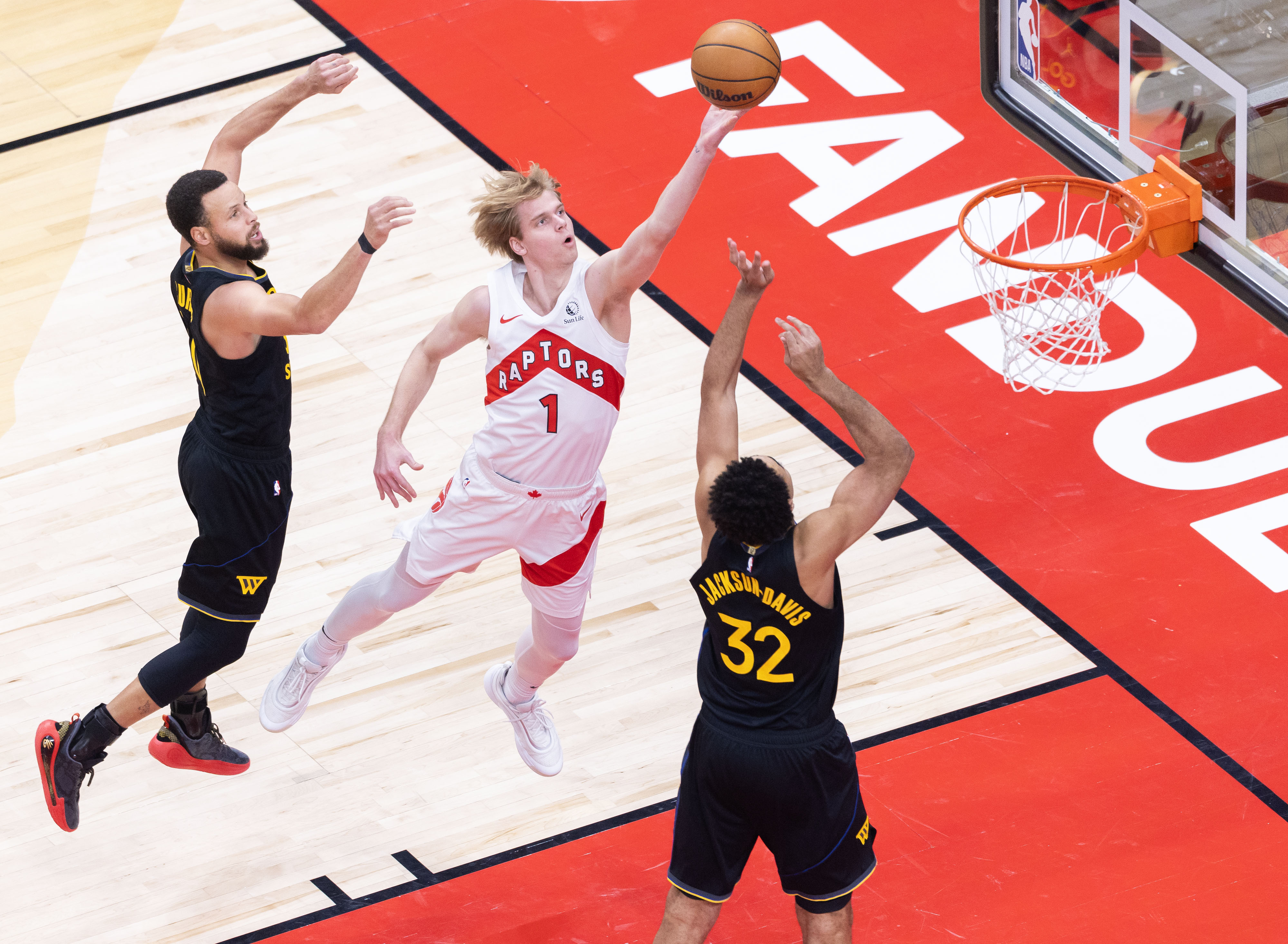 猛龙主场建功，击败对手收获三连胜