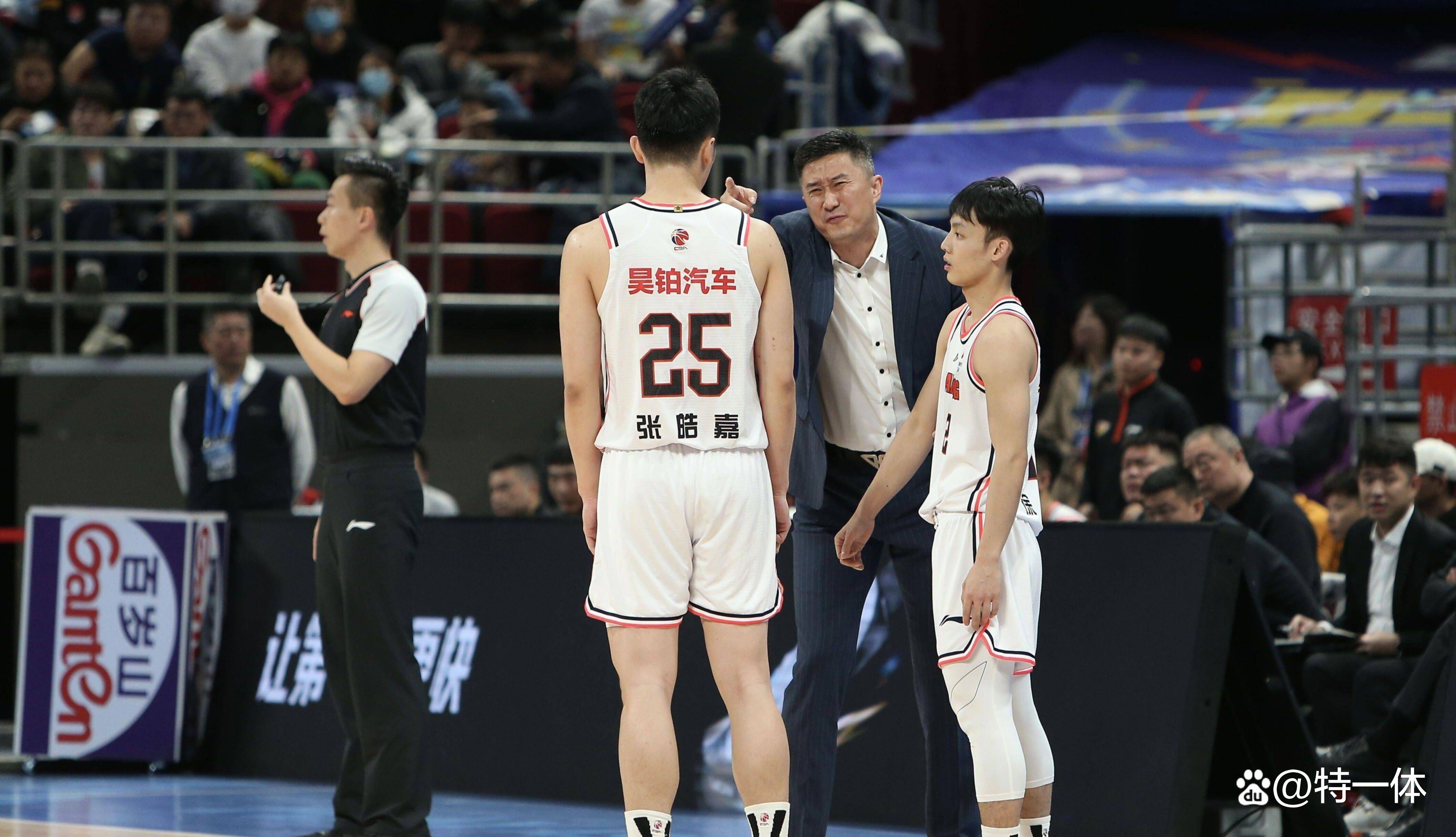 威廉希尔app-双方激烈交锋，比赛中意想不到的结局让人咋舌