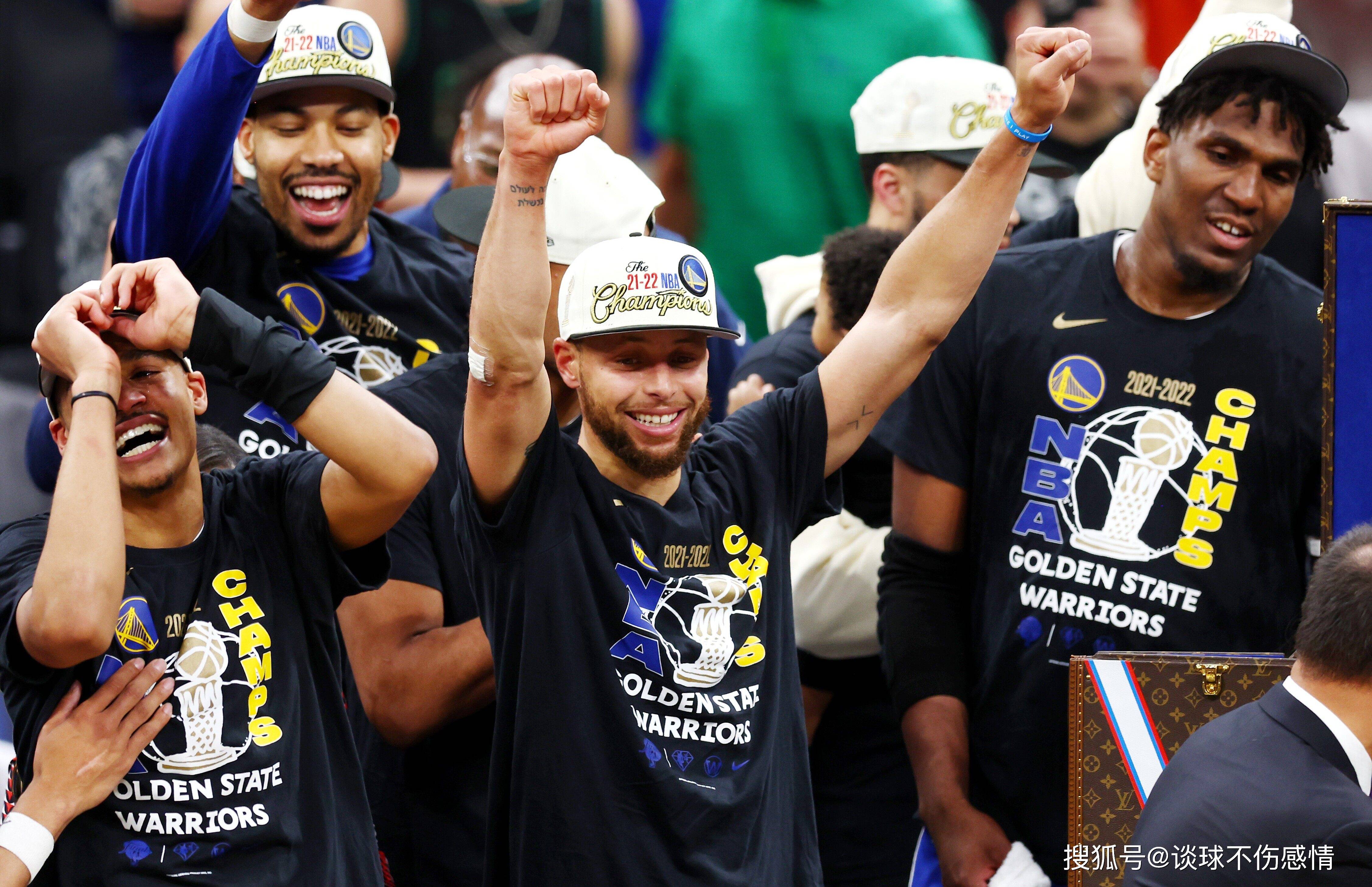 威廉希尔app-勇士队大胜骑士队，正走上领奖台