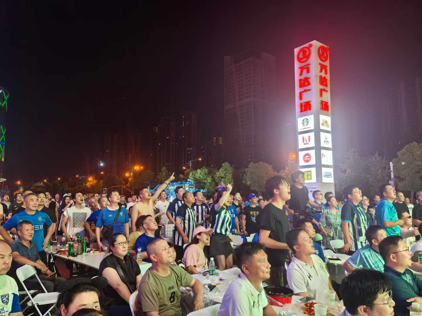 欧预赛强队夺冠热望,战火蔓延搅动球迷狂欢 欧预赛强队夺冠热望,战火蔓延搅动球迷狂欢