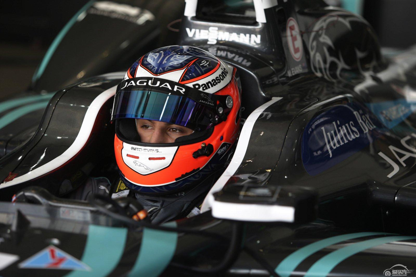 沃尔夫斯堡创造历史，连胜登领奖台