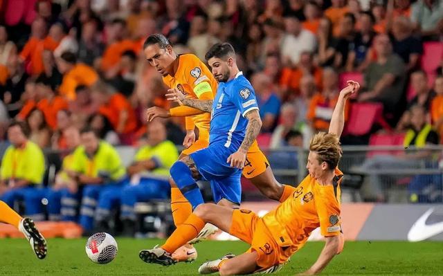 荷兰国家队备战首战积极有序，实力雄厚备战