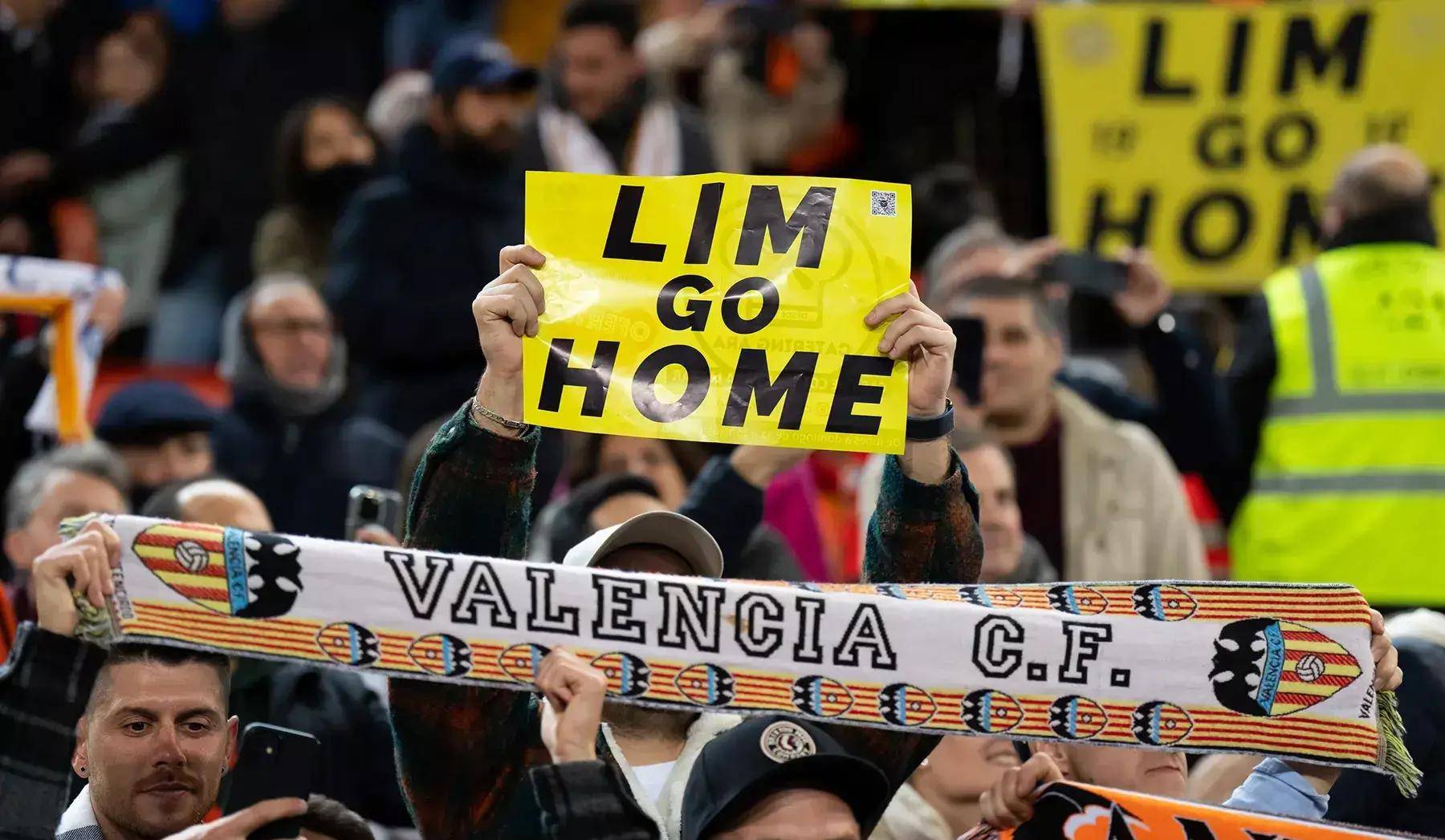 瓦伦西亚主场惨败，球迷失望