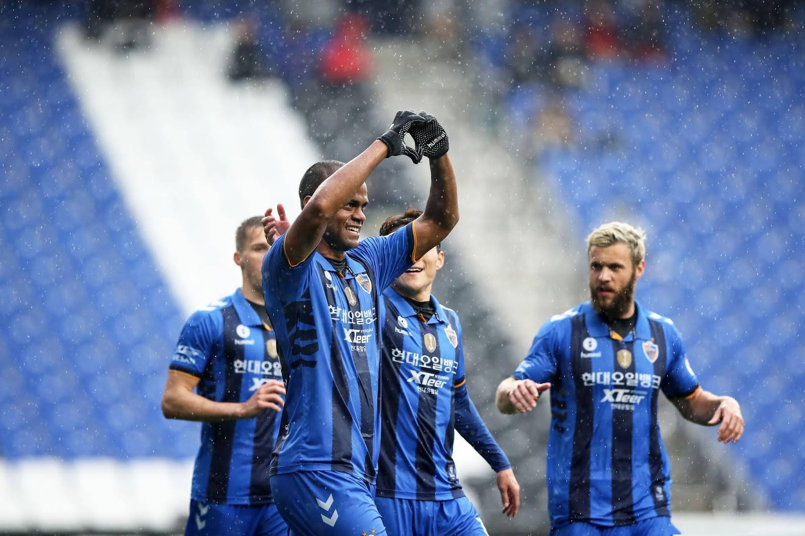 威廉希尔官网-防守犀利称雄，强队轰轰烈烈冲击榜首