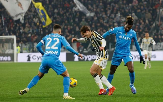 威廉希尔app-那不勒斯锋线频频越位，严重影响球队进攻