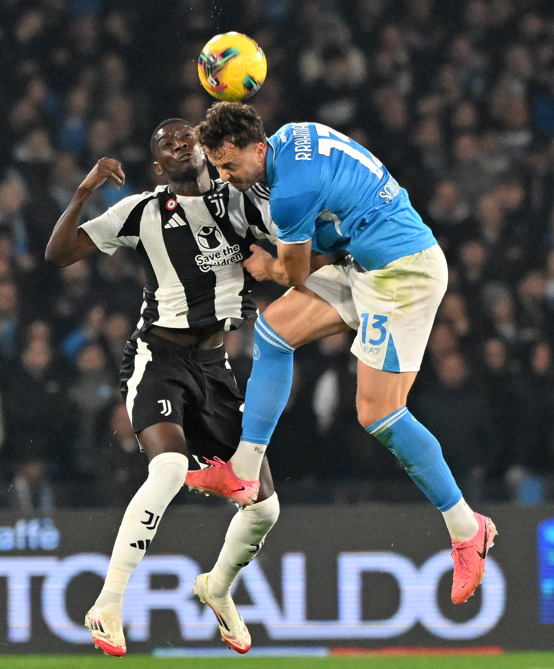 那不勒斯锋线频频越位，严重影响球队进攻