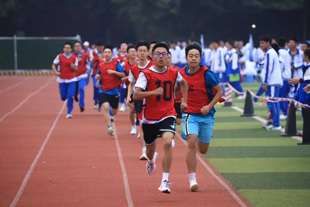 运动员们全力以赴，赛场火爆