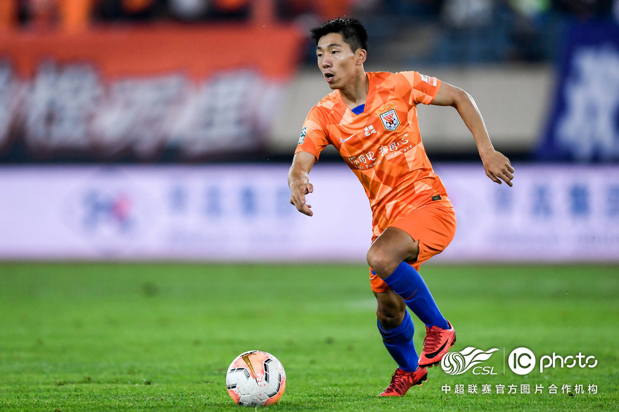 威廉希尔中文站-中超巨星老中青组合亮相