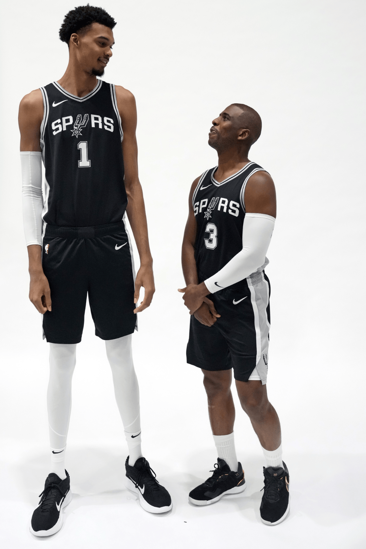 英国威廉希尔-圣安东尼奥马刺队召开新赛季发布会，宣布阵容