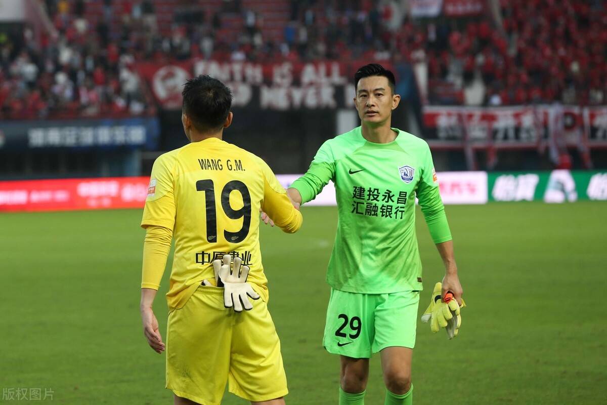 威廉希尔app-上港主场击败河南建业，继续领跑榜首