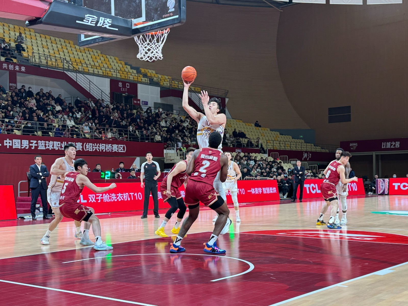 威廉希尔官网-浙江男篮豪取三连胜，备战八强赛事