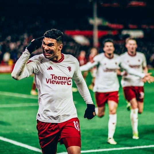 威廉希尔官网-曼联客场逼平对手，球队保持不败姿态