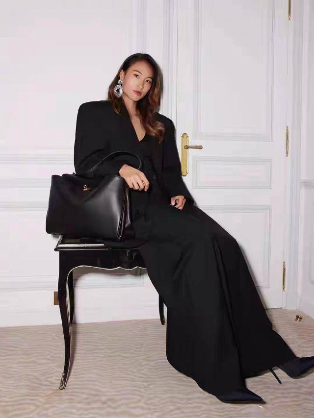 威廉希尔app-亚洲选手飒爽英姿，轻松夺得冠军