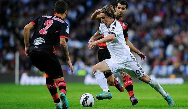 威廉希尔官网-一场惊心动魄的比赛在球场上上演