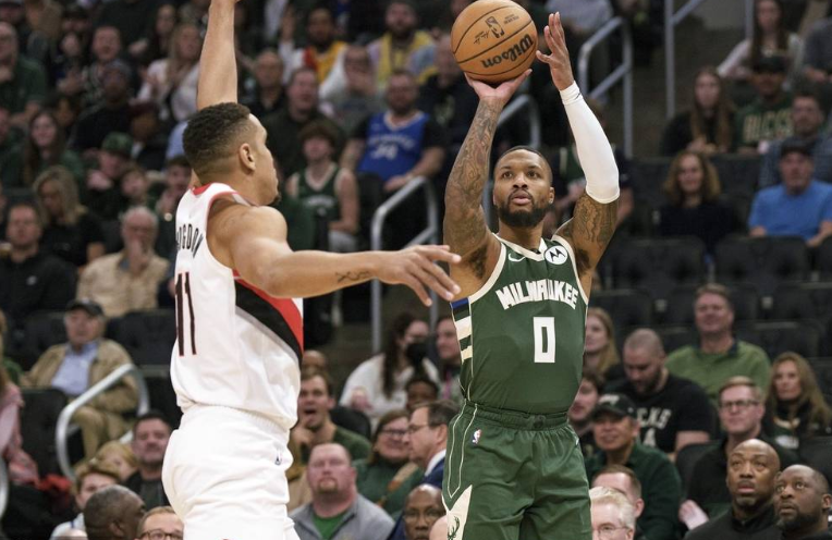 英国威廉希尔-雄鹿客场大胜开拓者，取得胜利