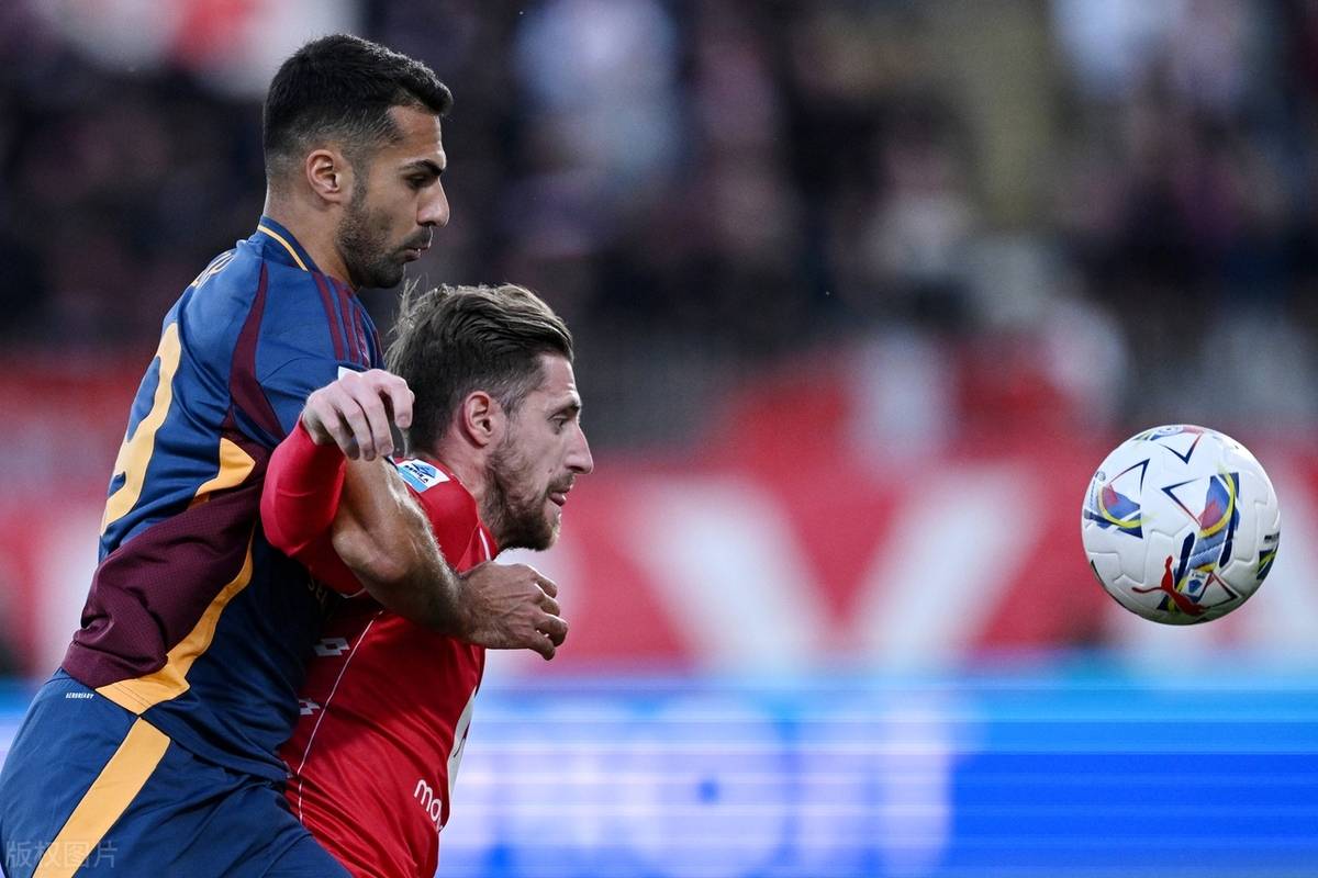 威廉希尔app-意甲比赛场面火爆，球员飙泪庆祝胜利