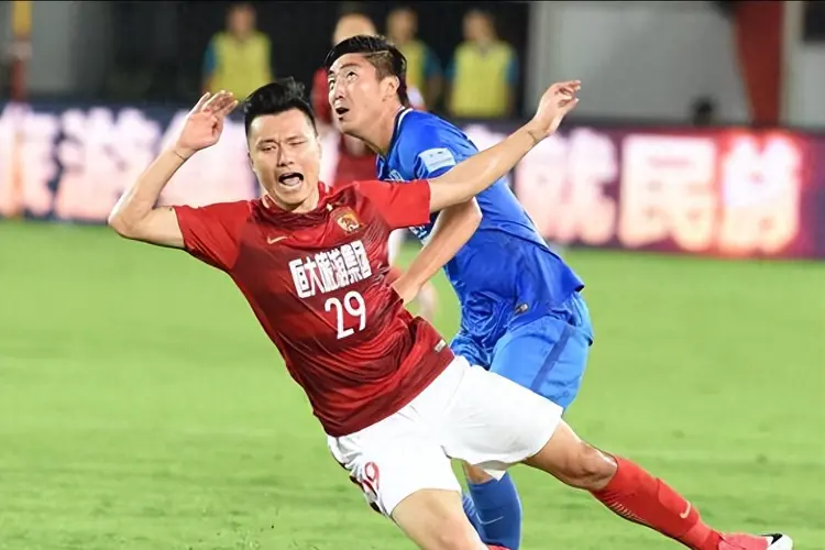 广州恒大遭遇惨败，仍冲击四强