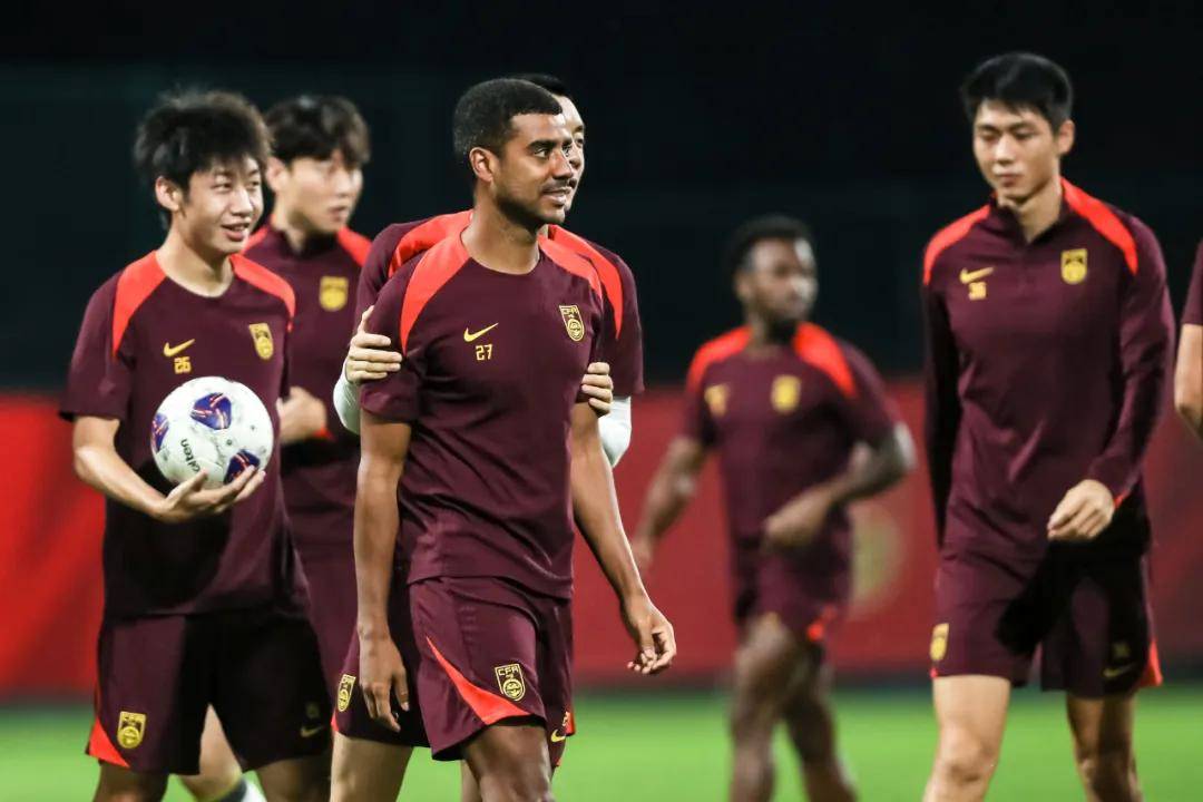 挑战出色！球员突破对手防线取得胜利