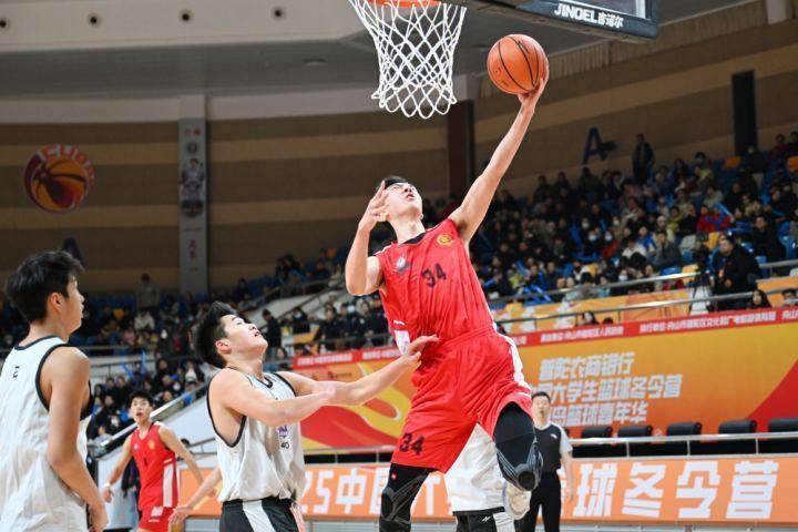 威廉希尔app-中国篮球赛场上球员技压群雄