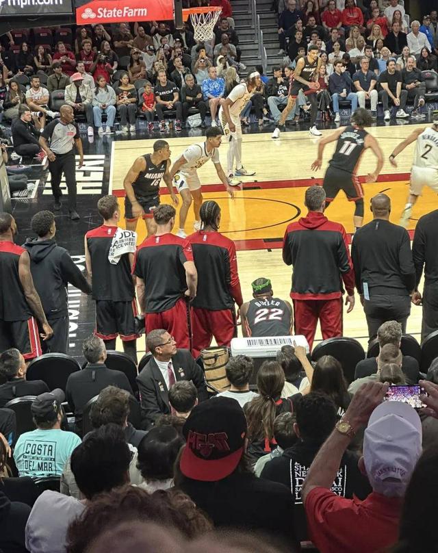 英国威廉希尔-热火不敌尼克斯，赛前吉米秀街头扣篮