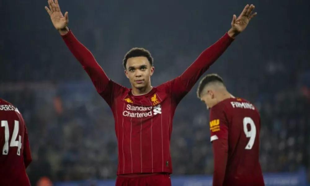 威廉希尔官网-红狼队通过快速传控打法横扫对手，夺得胜利