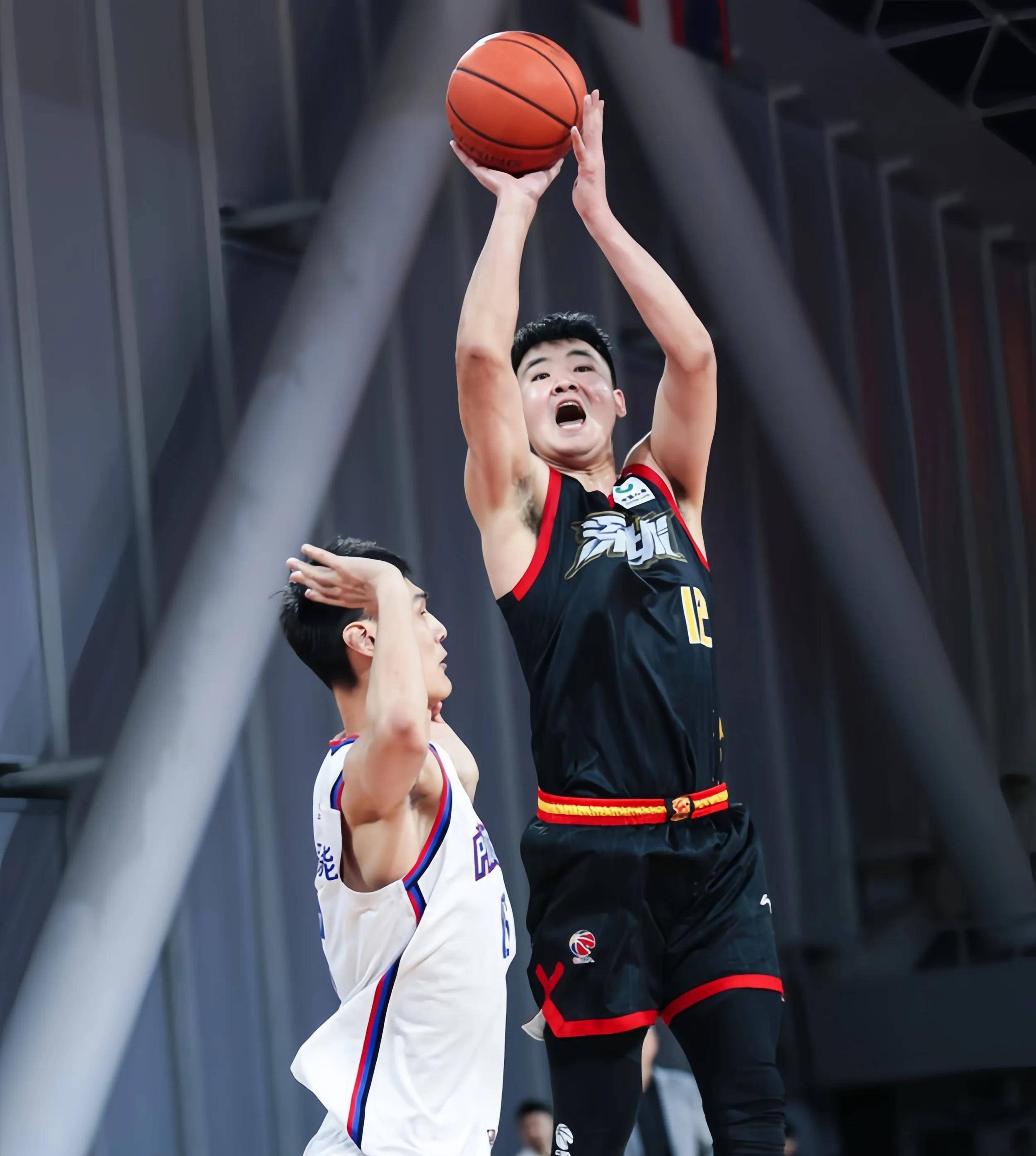 英国威廉希尔-一场CBA比赛点燃了全场气氛