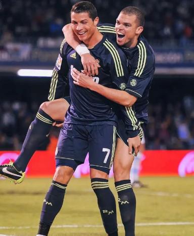 威廉希尔官网-巴黎射手连场进球，紧追射手榜首