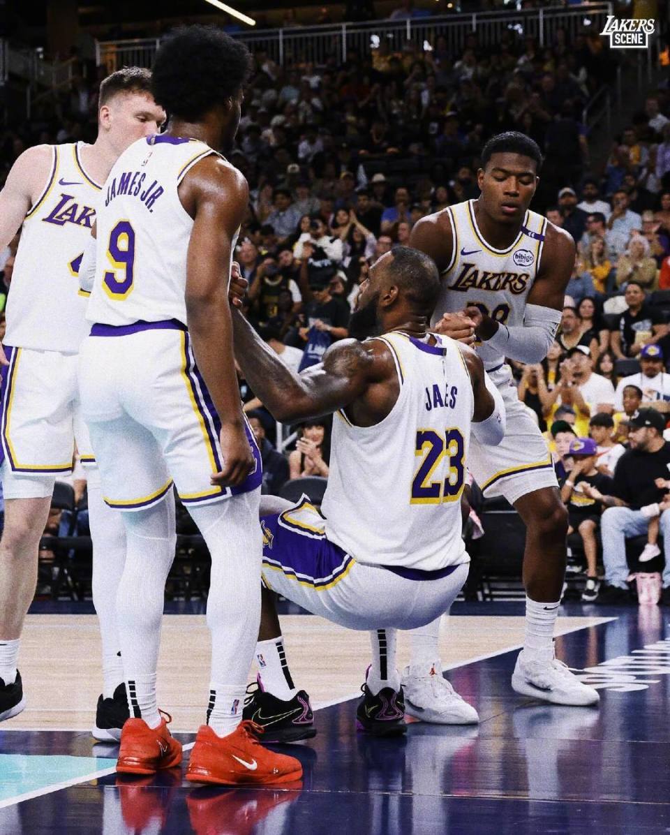 湖人再战开拓者，詹姆斯与戴维斯能否联手取胜？