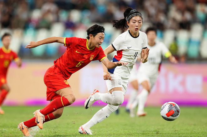 英国威廉希尔-五星红旗迎风飘扬！中国女足霸气夺冠