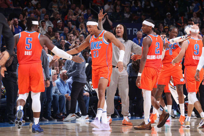 篮球狂热！快船客场战胜雷霆取得两连胜