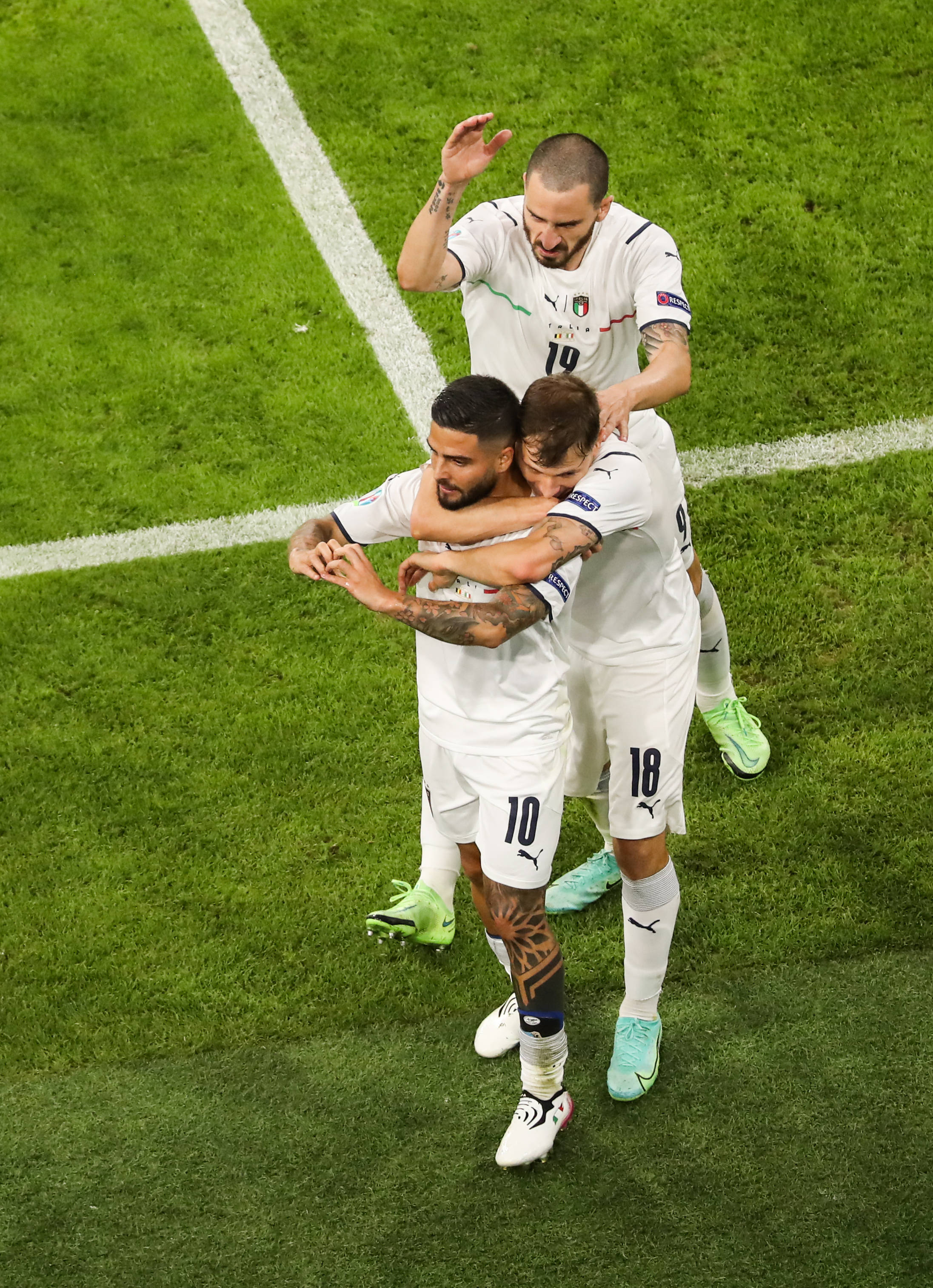 欧洲足球比赛的精彩瞬间引发球迷疯狂