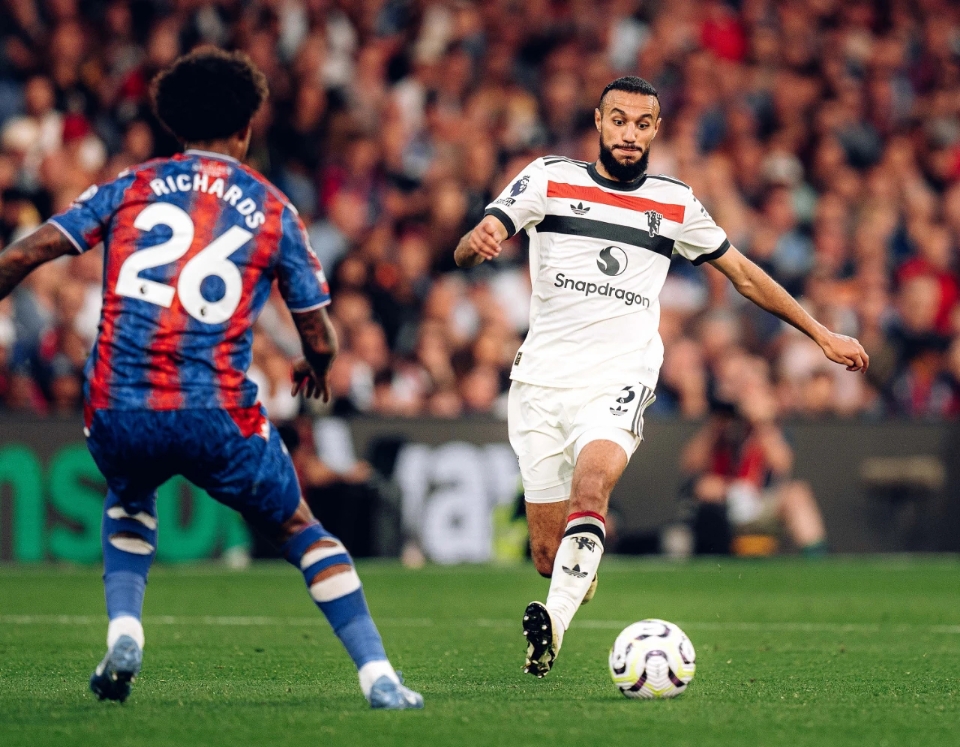 曼联主场输给水晶宫，遭遇横祸