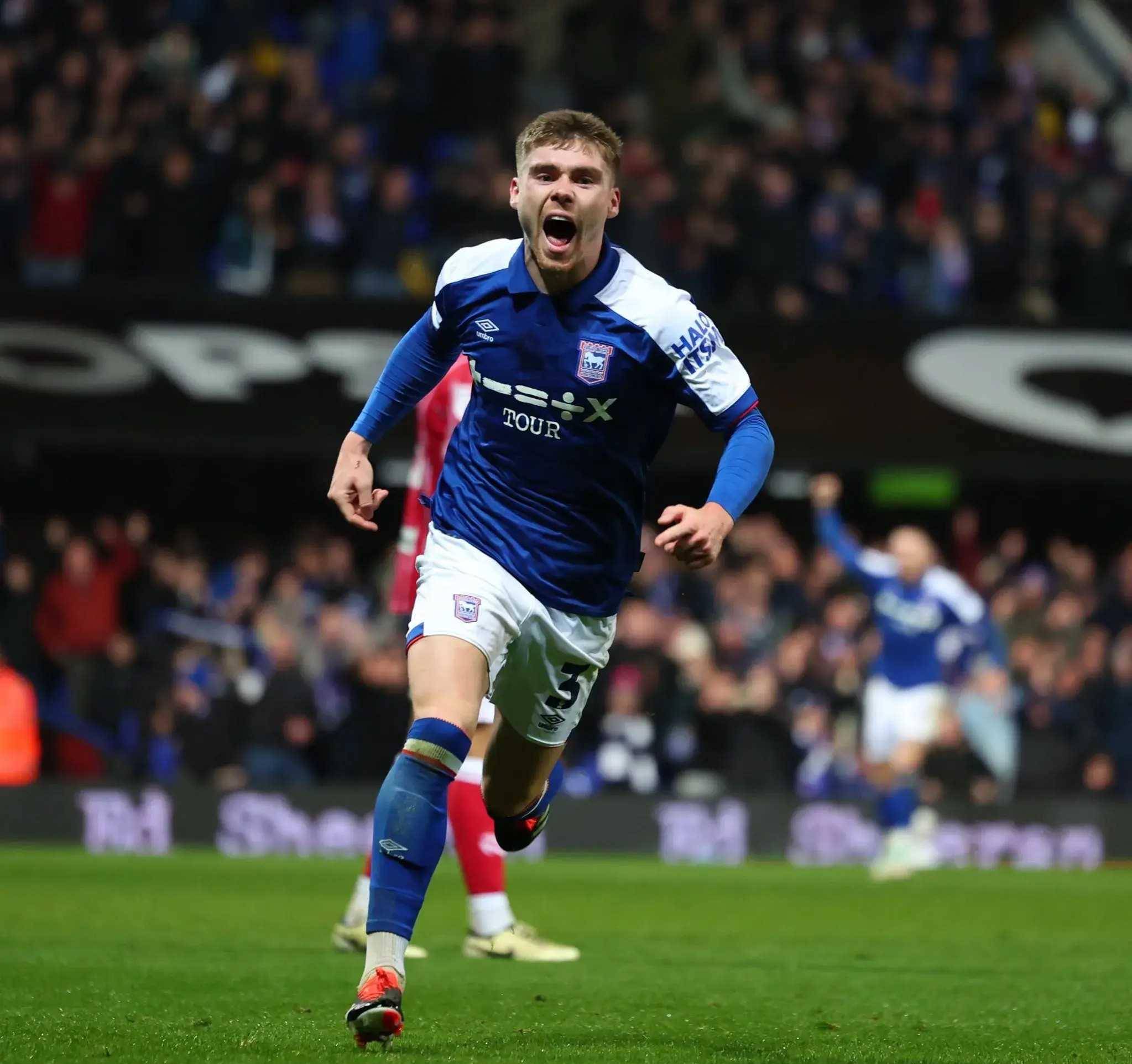 威廉希尔app-弗罗西诺内登顶积分榜赢得胜利宝座