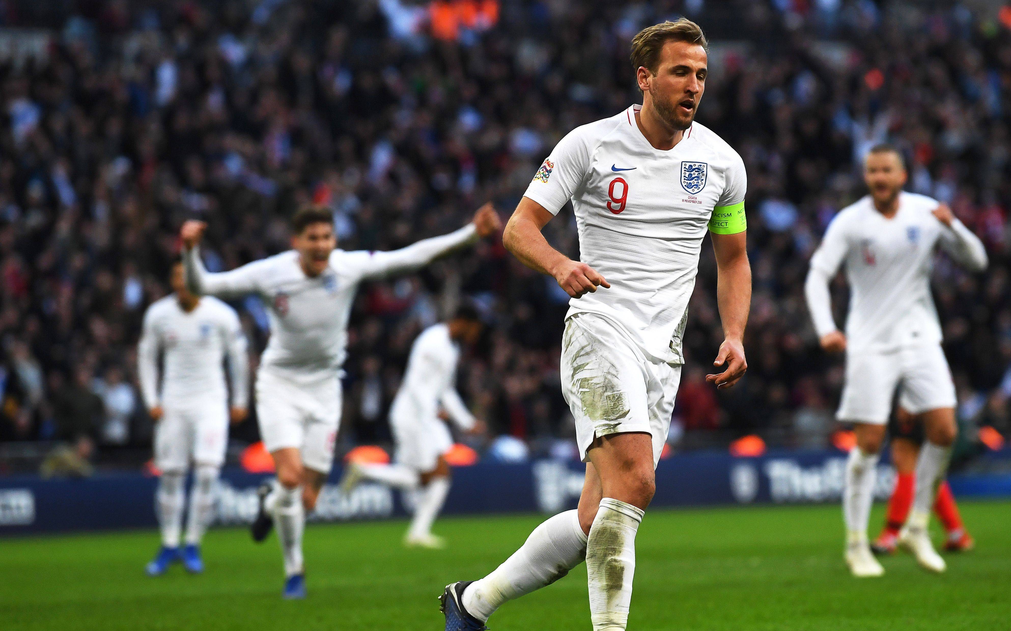 英格兰国家队紧随其后，晋级淘汰赛不可阻挡